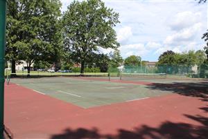 Photo of the Tennis Courts at Oak Ridge Park.