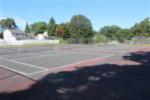 Photo of the Tennis Courts at Ravine Park.