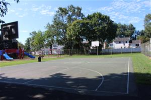 Photo of the Basketball Court at Ravine Park.