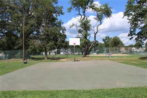 Photo of the Basketball Court at Washington Park.