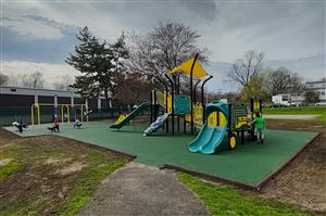 Photo of the Playground at Lakeview Park